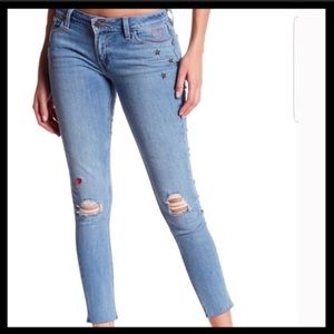 LEVI- SKINNY DISSTERED JEANS (W HEARTS & STARS)